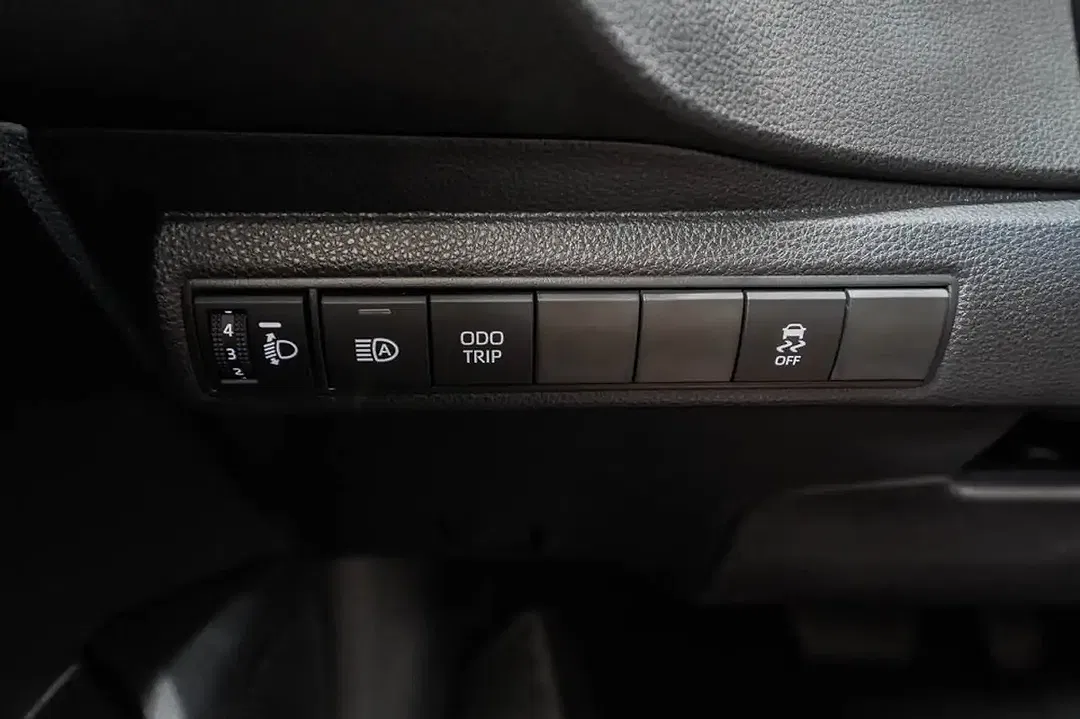 Toyota Corolla Hybrid GR Sport - Thumbnail 11