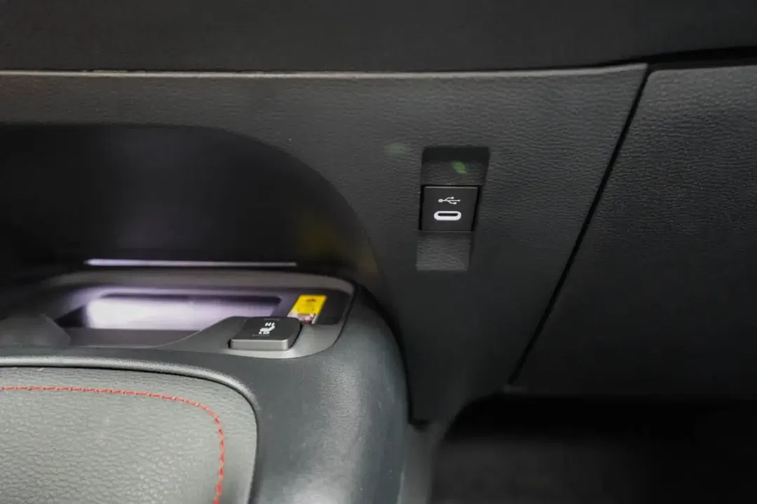Toyota Corolla Hybrid GR Sport - Thumbnail 14