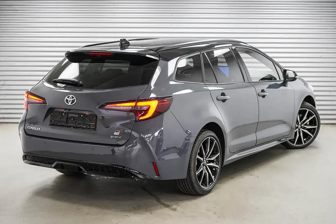 Toyota Corolla Hybrid GR Sport - Thumbnail 3