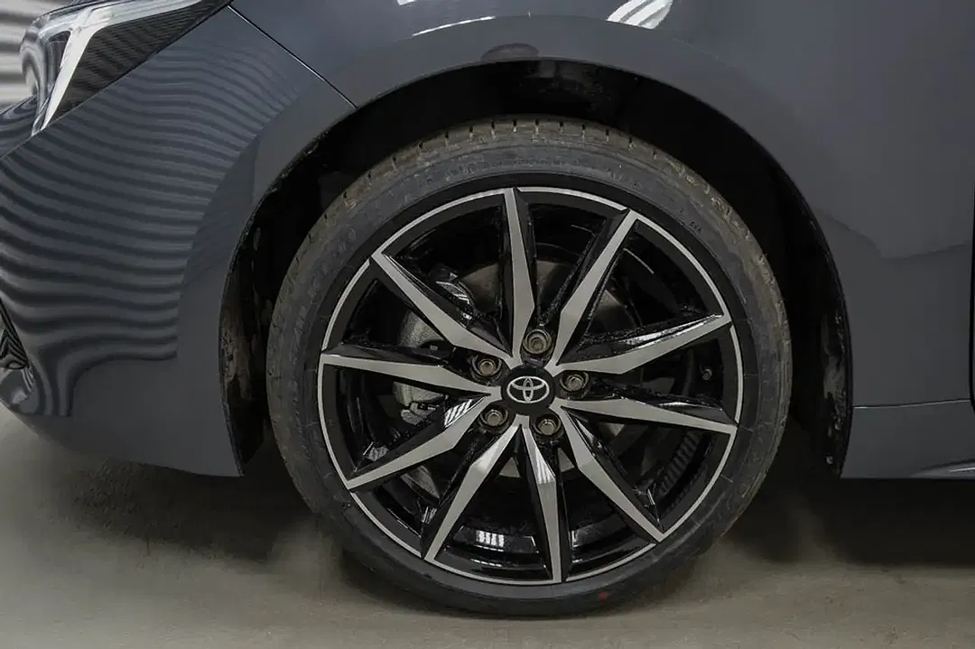 Toyota Corolla Hybrid GR Sport - Thumbnail 5