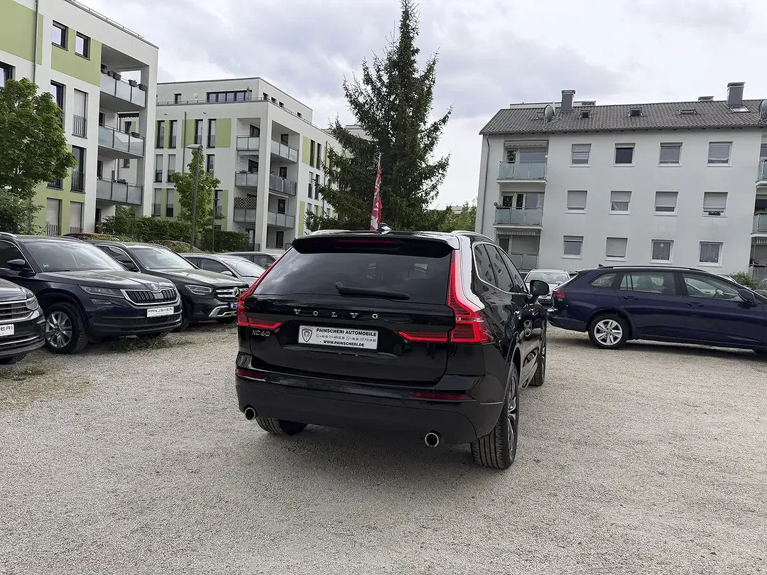 Volvo XC60 AWD Momentum Pro - Thumbnail 3
