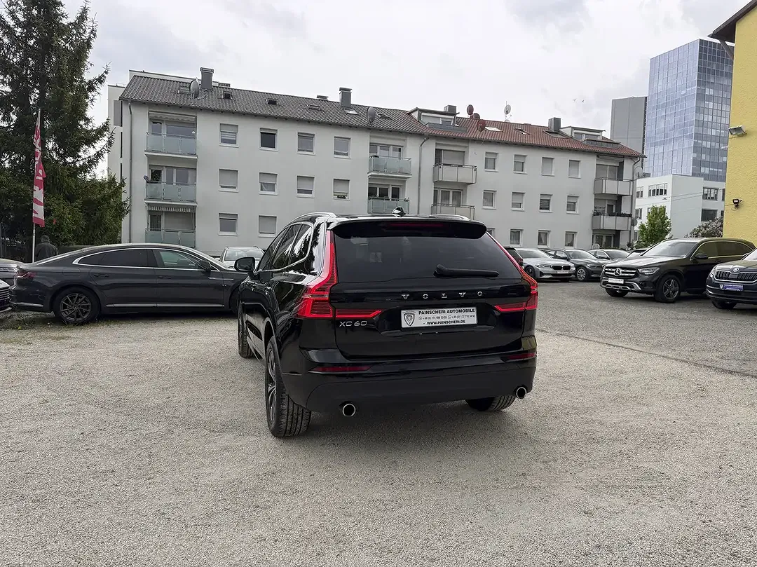 Volvo XC60 AWD Momentum Pro - Thumbnail 4