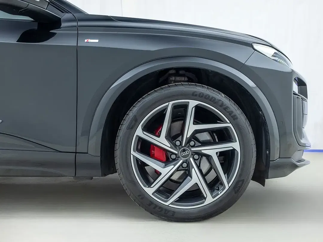 Audi Q6 e-tron performance Matrix LED S line - Thumbnail 8