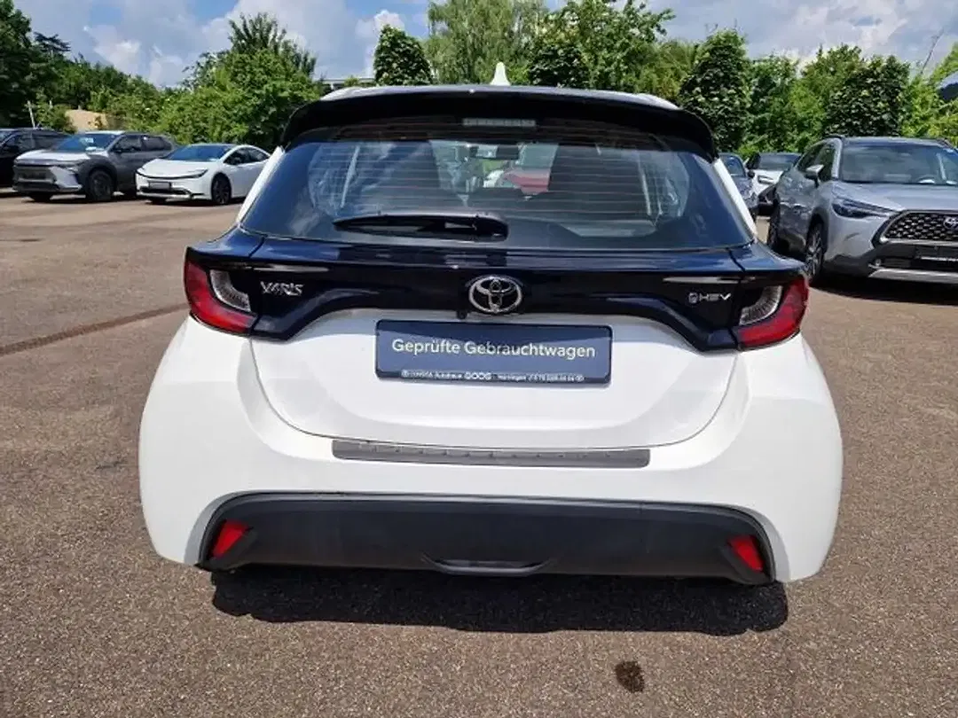 Toyota Yaris Hybrid Business Edition - Thumbnail 4