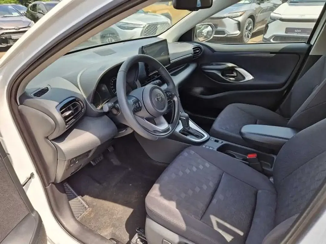 Toyota Yaris Hybrid Business Edition - Thumbnail 9