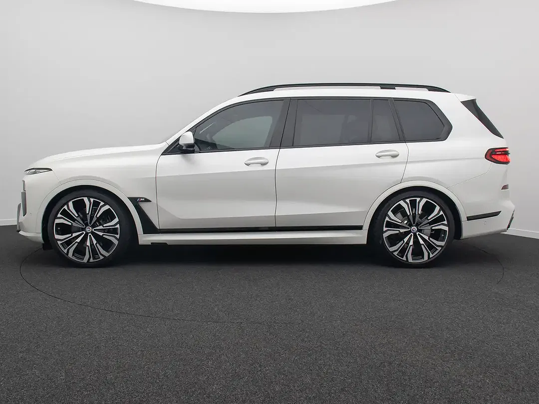 BMW X7 M - Thumbnail 6