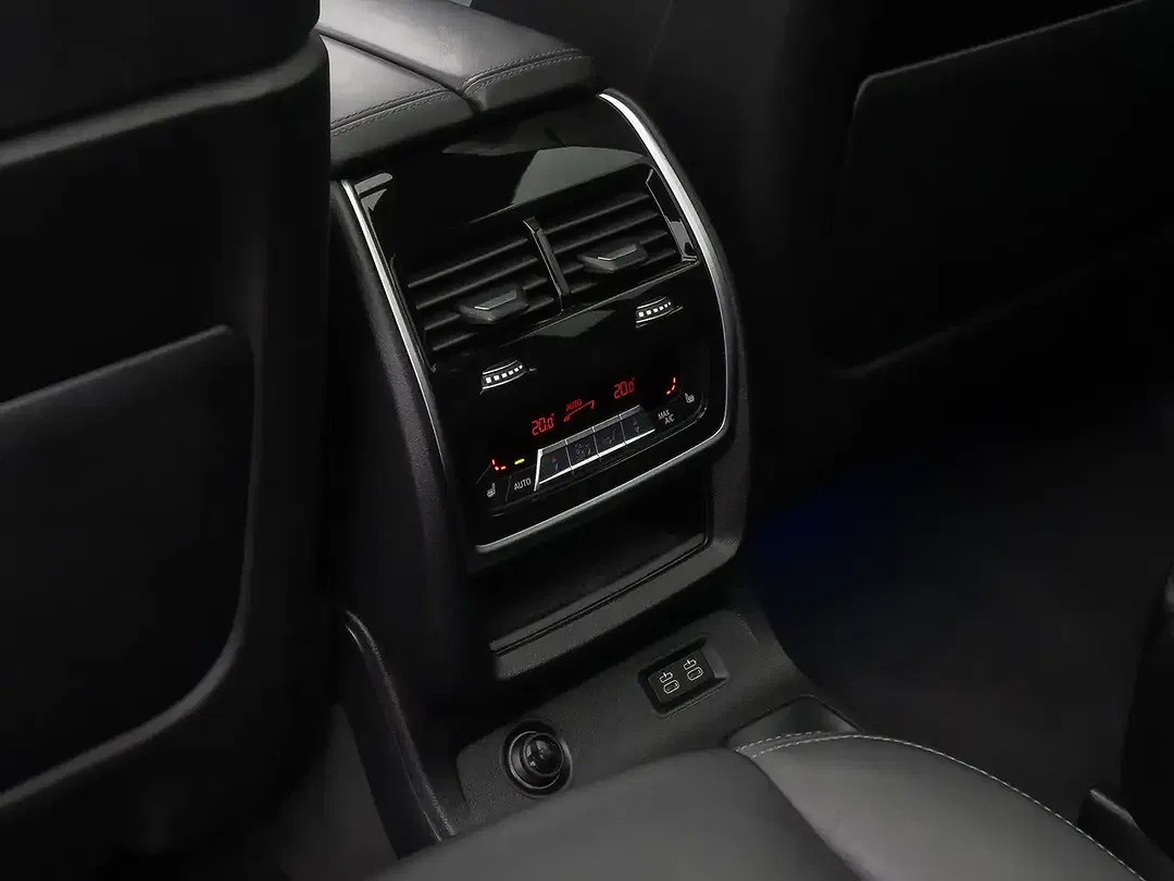 BMW X7 M - Thumbnail 14