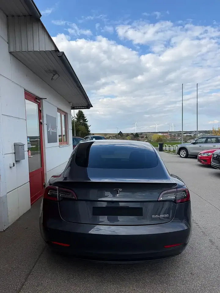 Tesla Model 3 AWD Performance - Thumbnail 3