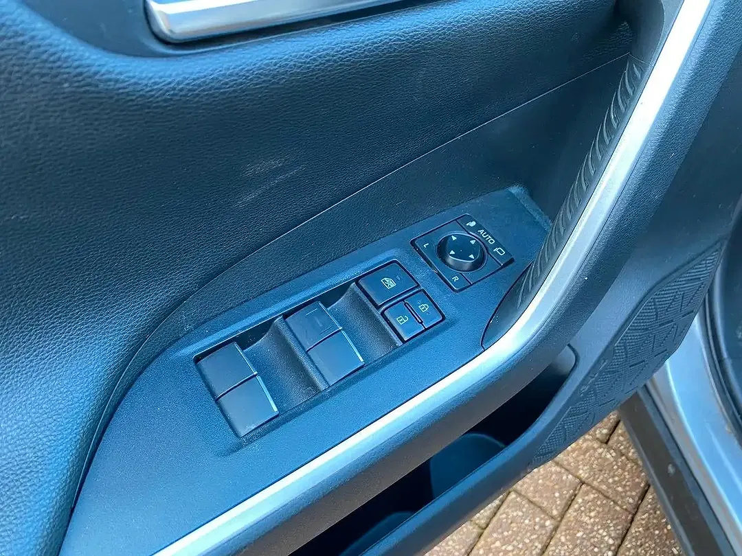 Toyota RAV 4 Hybrid - Thumbnail 9