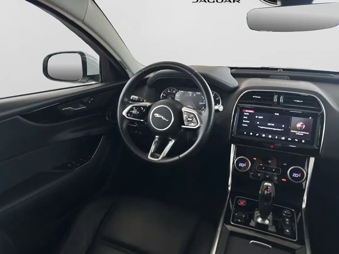 Jaguar XE P250 S - Thumbnail 10
