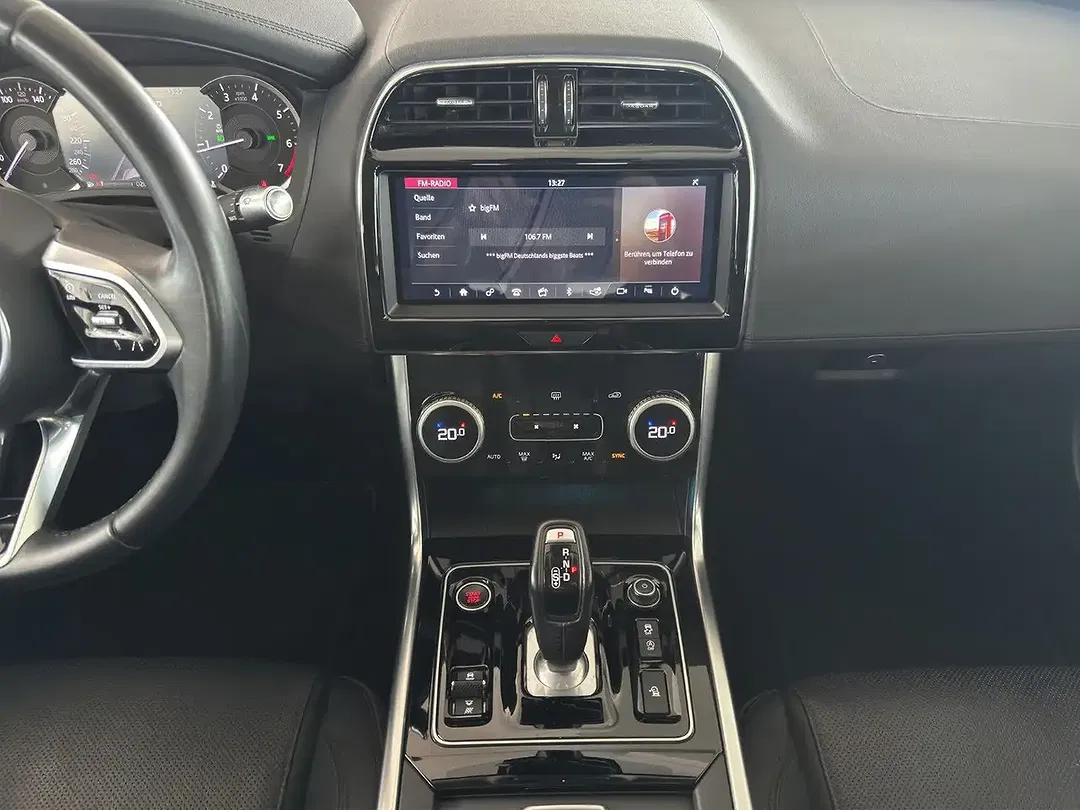 Jaguar XE P250 S - Thumbnail 12