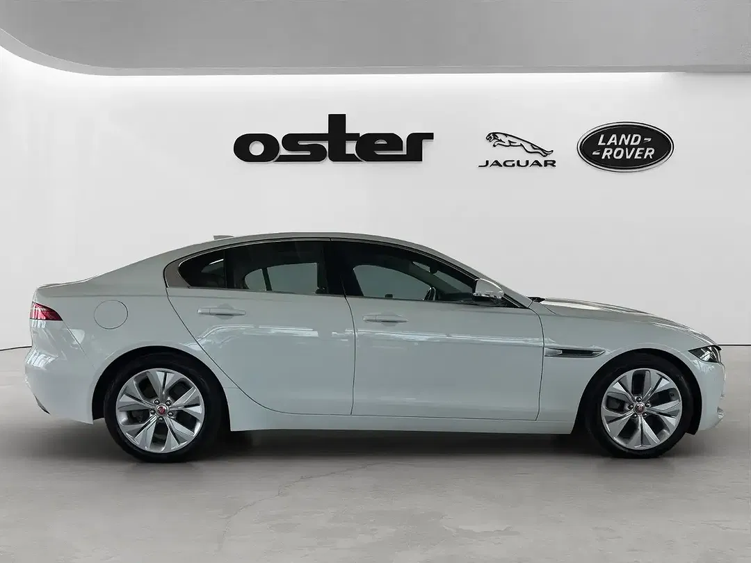 Jaguar XE P250 S - Thumbnail 4