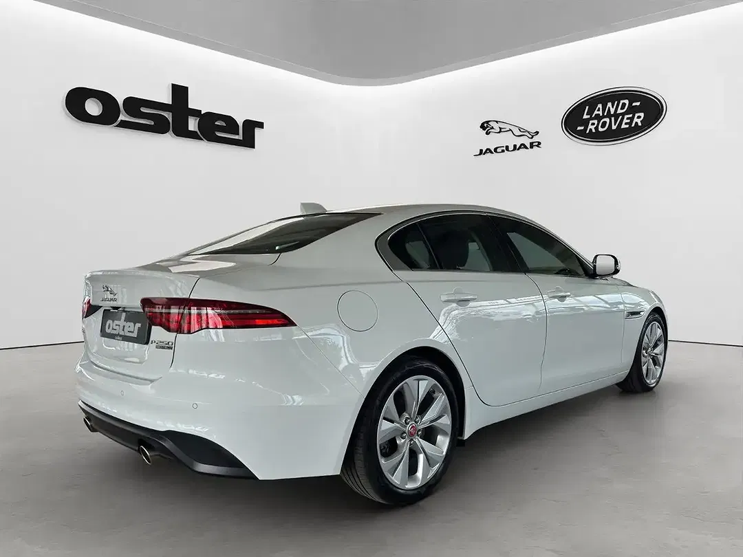 Jaguar XE P250 S - Thumbnail 5