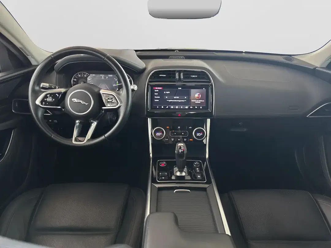 Jaguar XE P250 S - Thumbnail 9