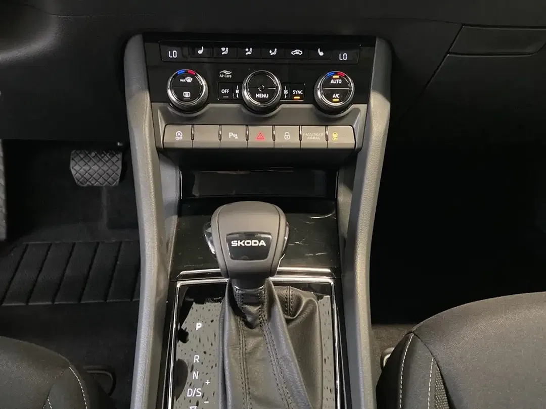 Skoda Karoq 2.0 TDI DSG Selection - Thumbnail 11