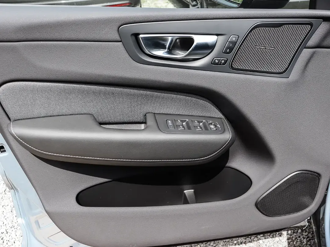 Volvo XC60 B4 Plus Dark - Thumbnail 10