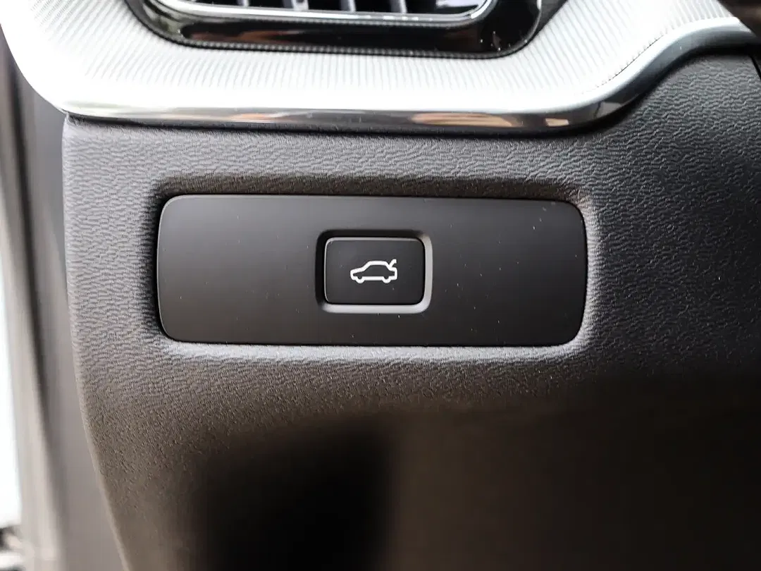 Volvo XC60 B4 Plus Dark - Thumbnail 11