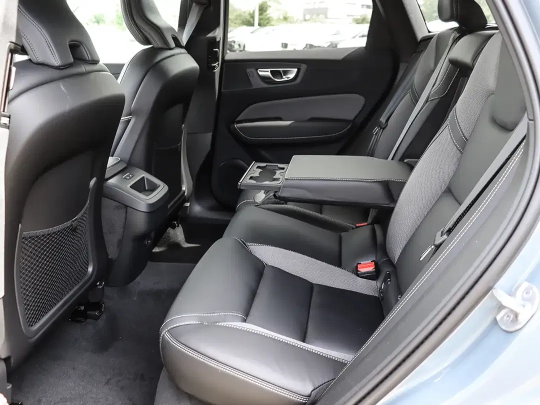 Volvo XC60 B4 Plus Dark - Thumbnail 14