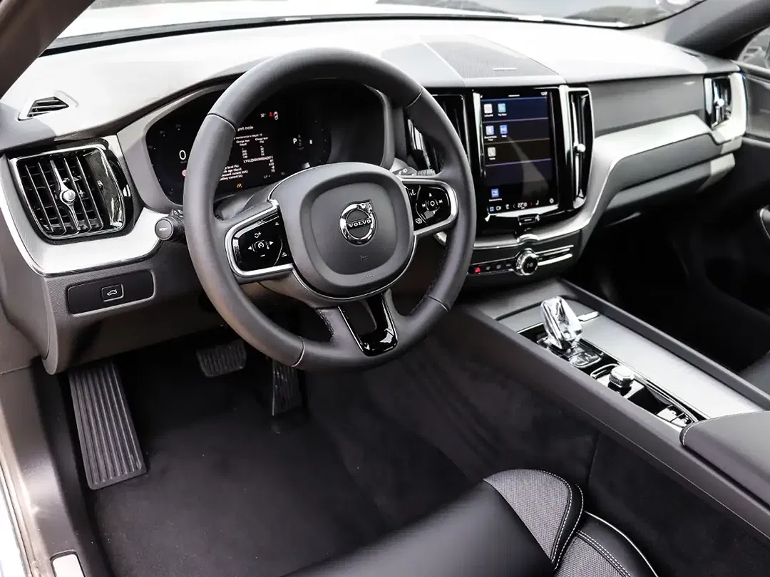 Volvo XC60 B4 Plus Dark - Thumbnail 4