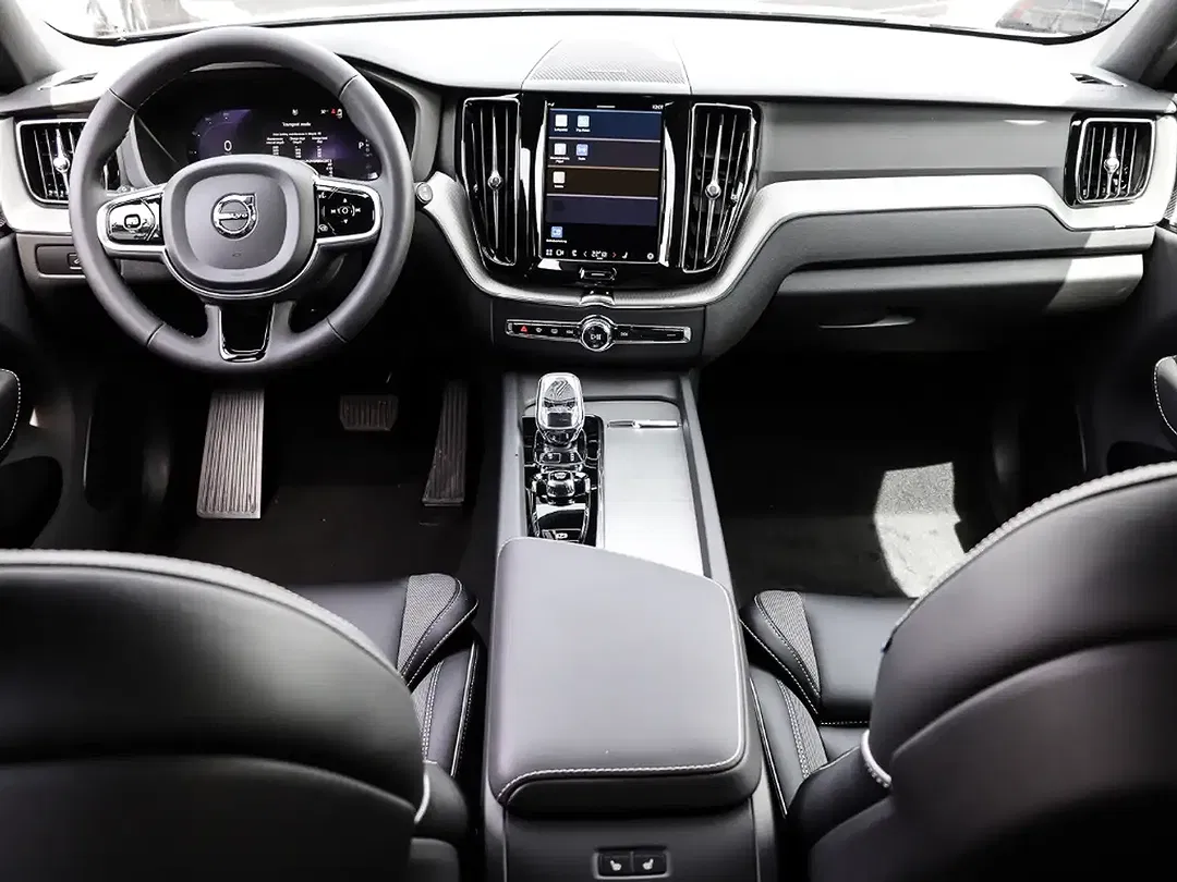 Volvo XC60 B4 Plus Dark - Thumbnail 5