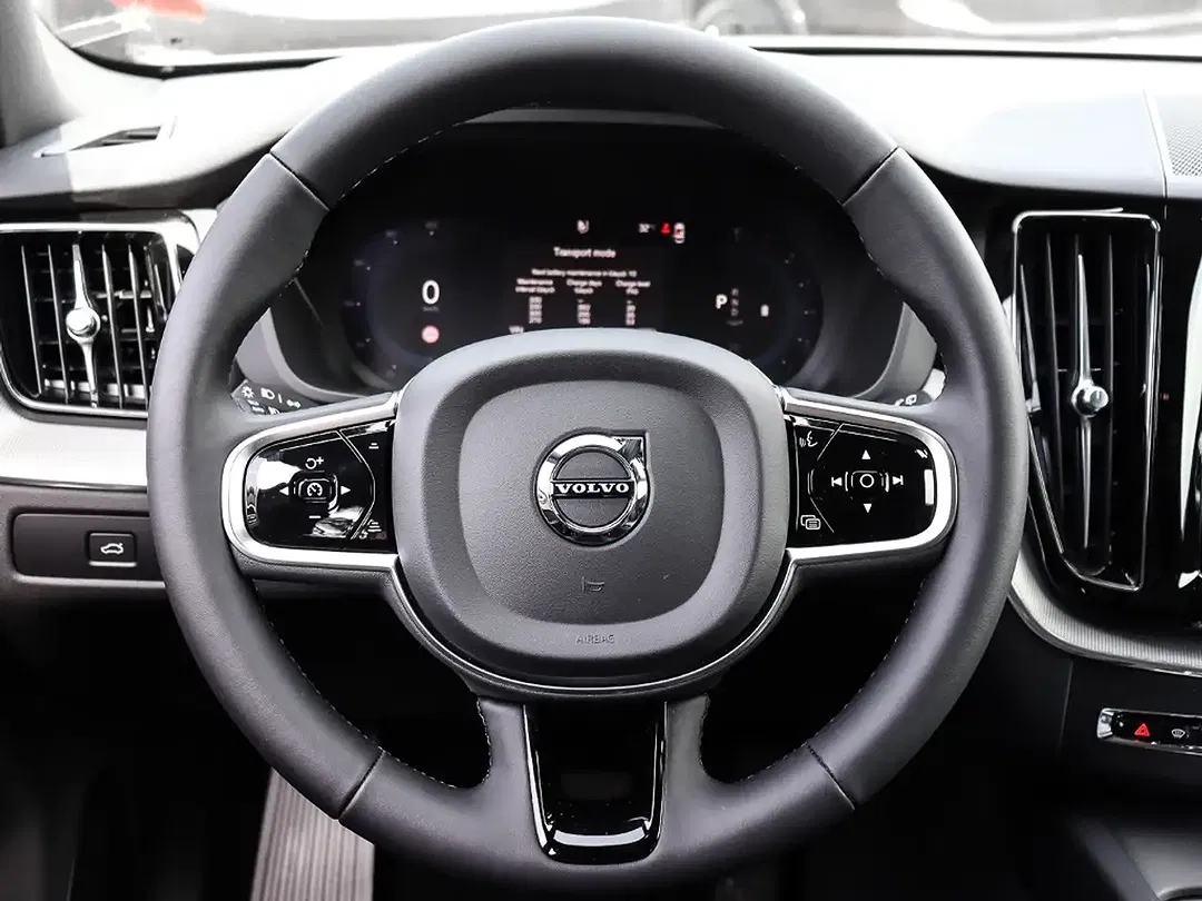 Volvo XC60 B4 Plus Dark - Thumbnail 6