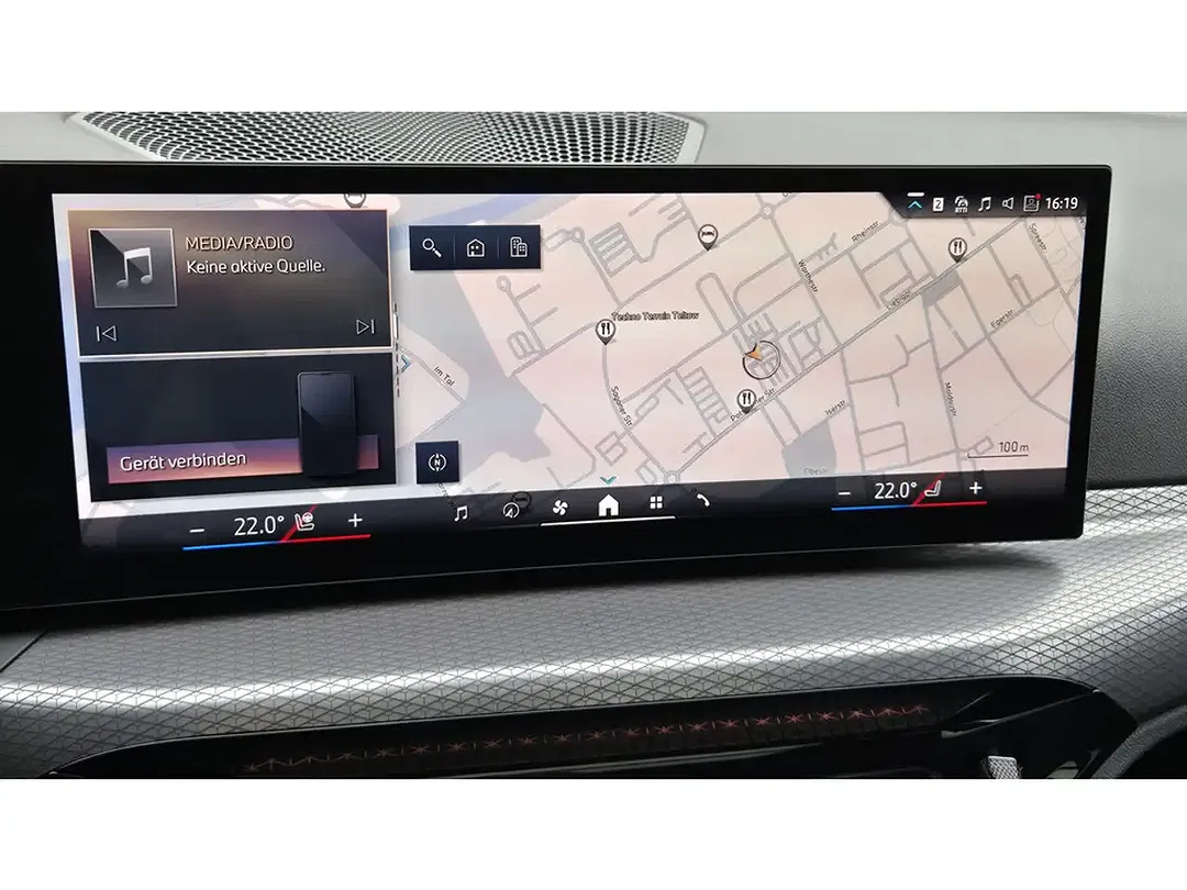 BMW 330 xDrive Touring M Sport Pro - Thumbnail 12