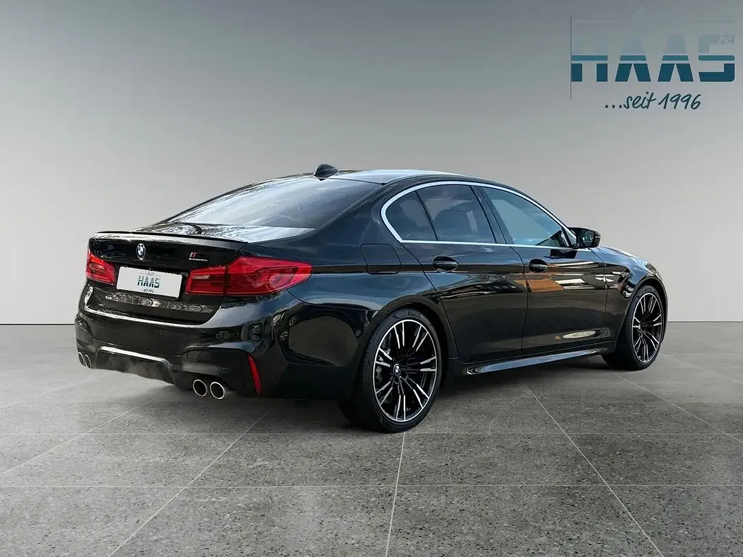 BMW M5 - Thumbnail 3