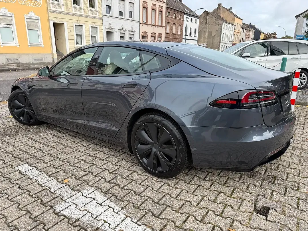 Tesla Model S AWD Dual Motor - Thumbnail 6