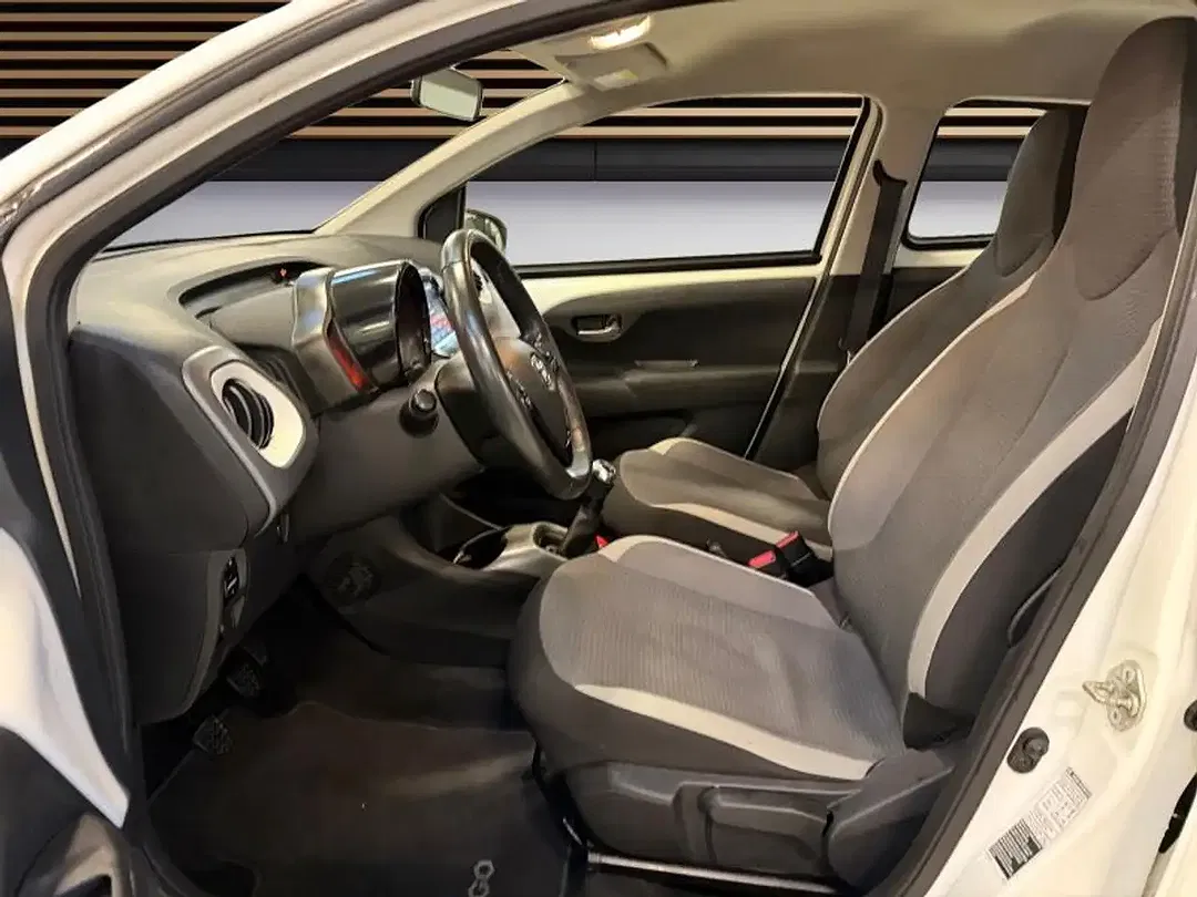 Toyota Aygo - Thumbnail 10