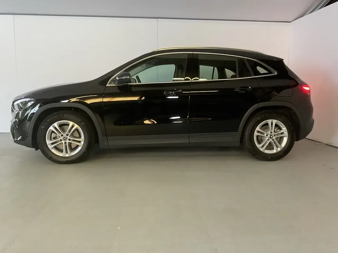 Mercedes-Benz GLA 200 - Thumbnail 2