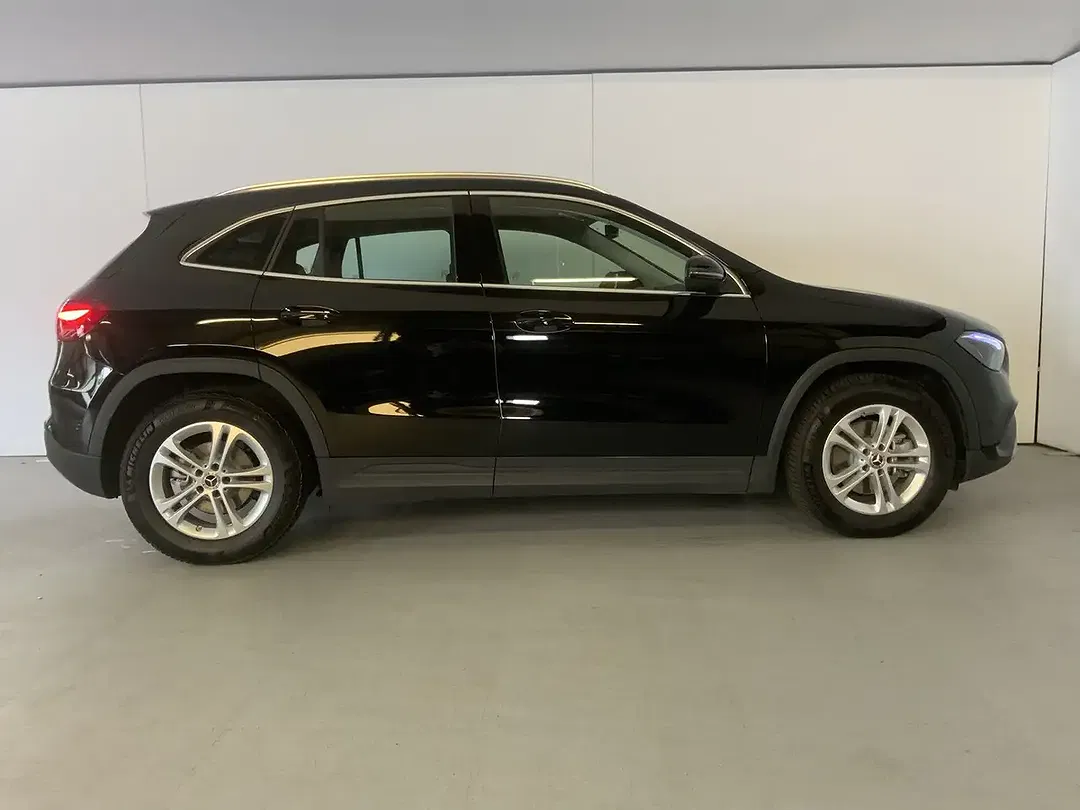 Mercedes-Benz GLA 200 - Thumbnail 3