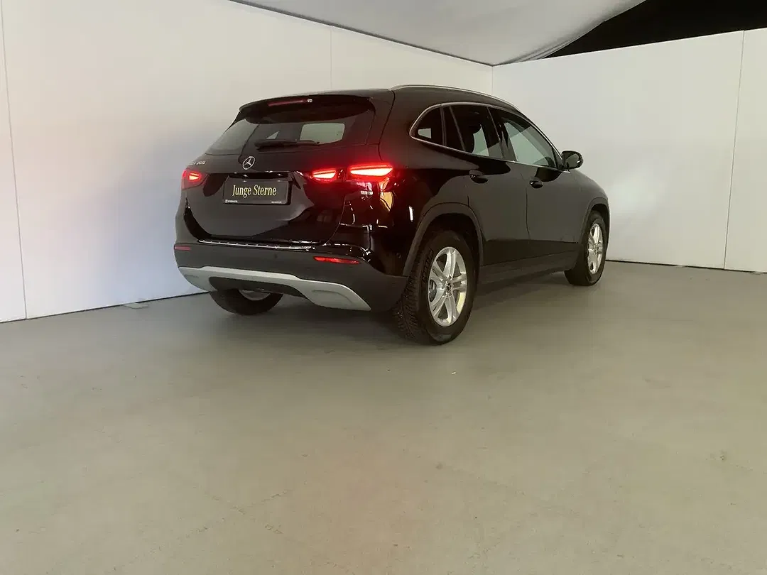 Mercedes-Benz GLA 200 - Thumbnail 4