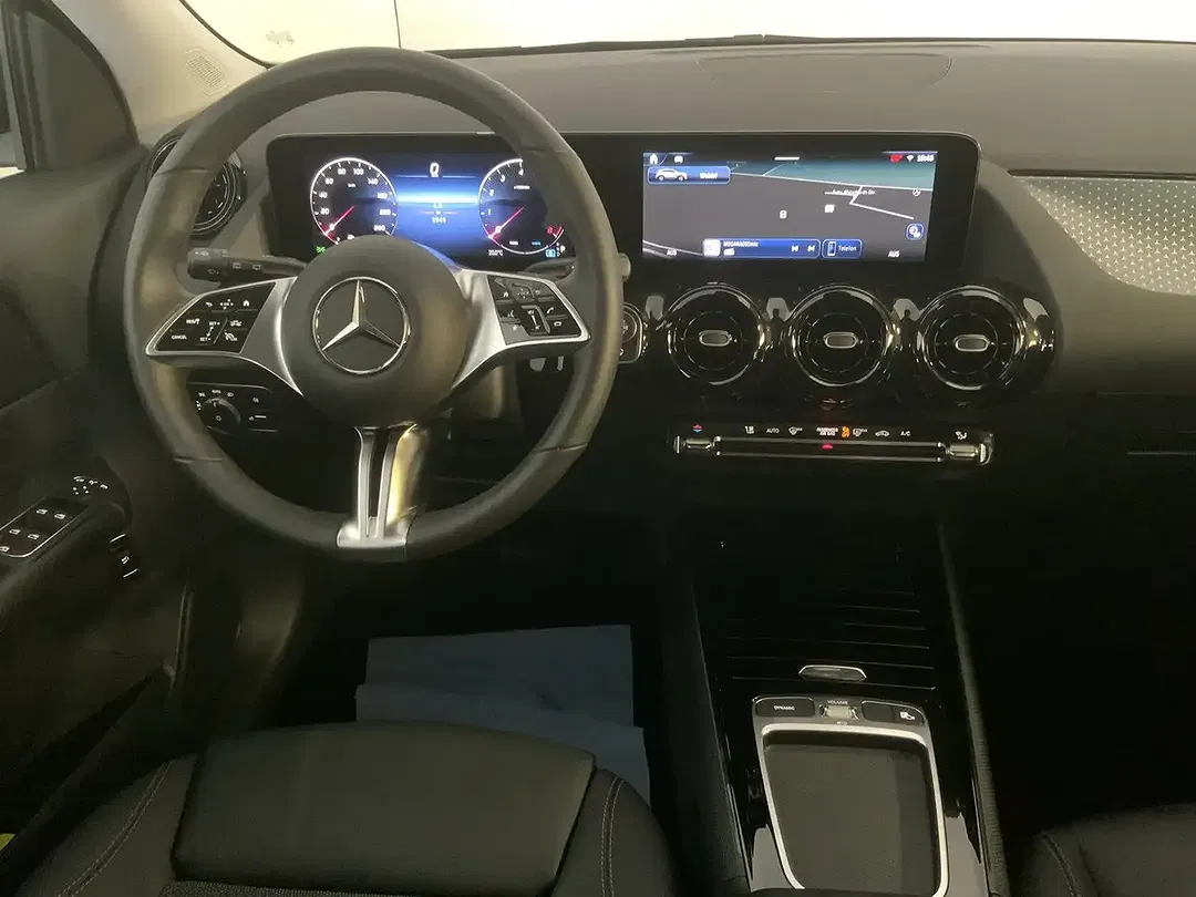 Mercedes-Benz GLA 200 - Thumbnail 8