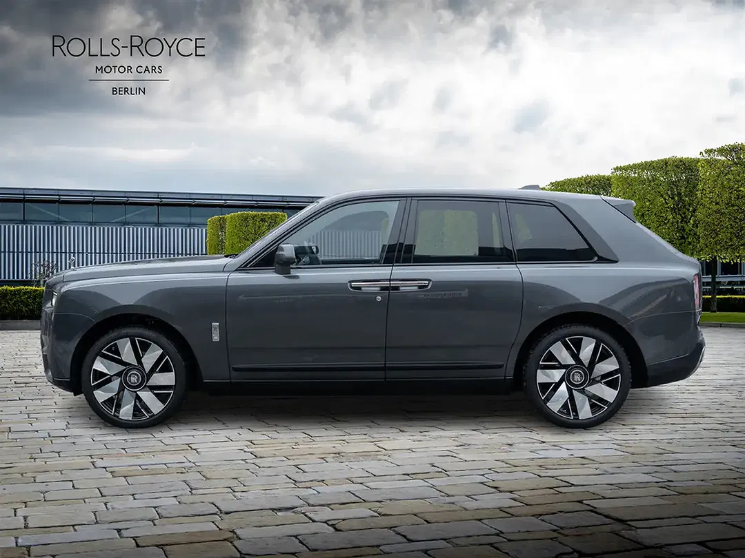 Rolls-Royce Cullinan - Thumbnail 3
