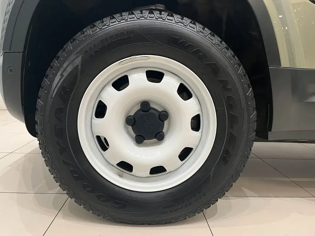 Land Rover Defender D200 90 - Thumbnail 9