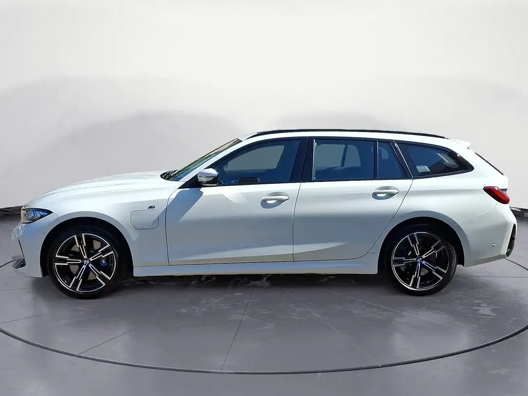 BMW 330 Touring M Sport - Thumbnail 4
