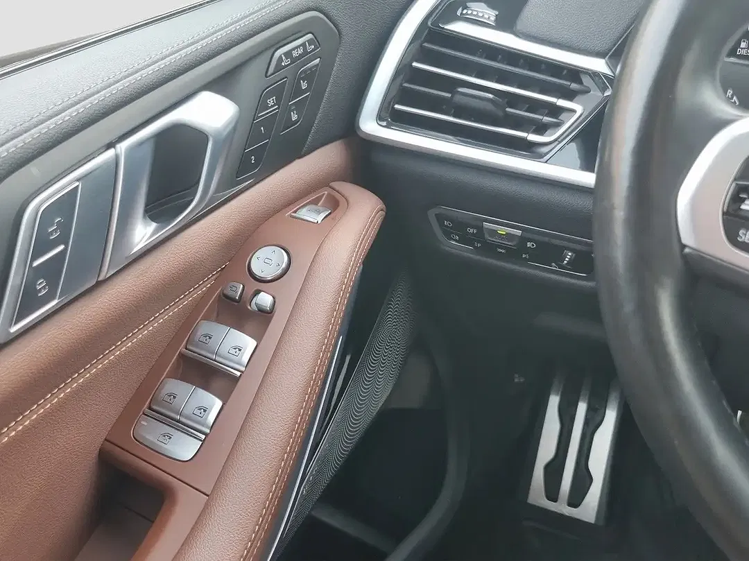 BMW X7 xDrive M Sport - Thumbnail 6