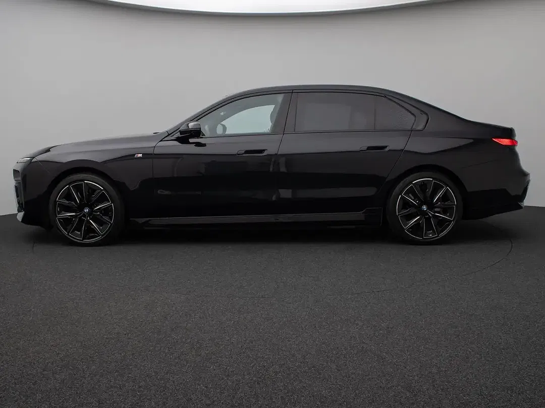 BMW i7 M Sport - Thumbnail 6