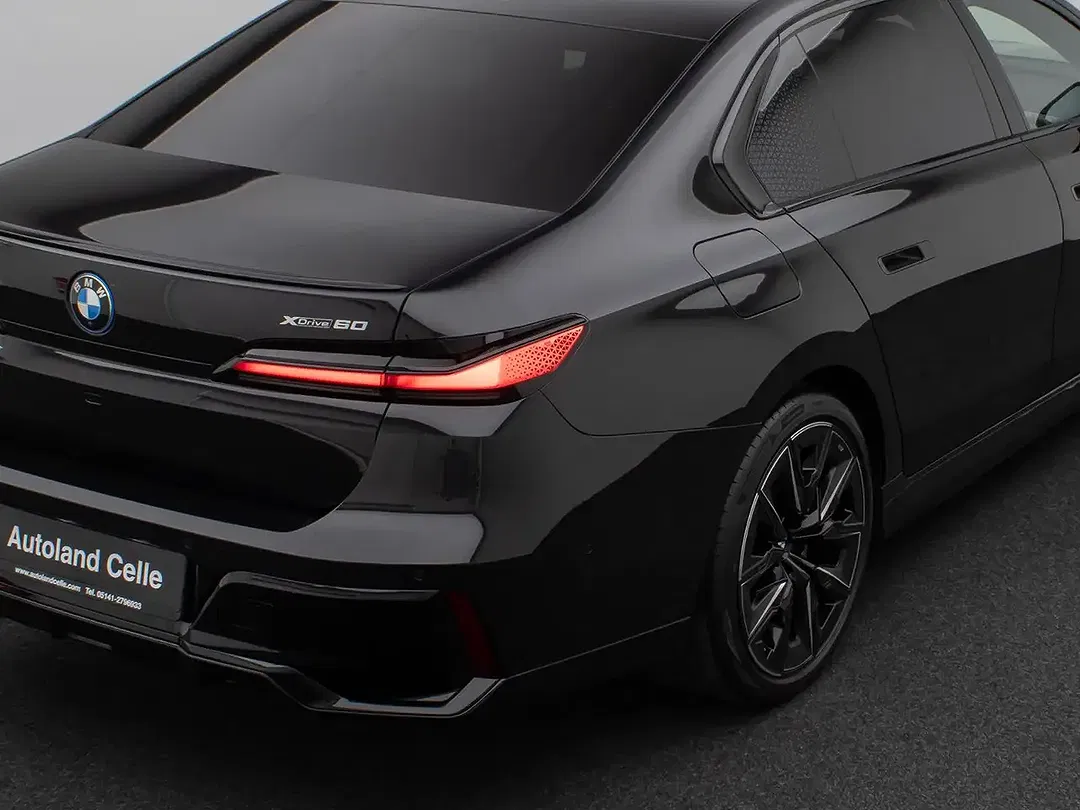 BMW i7 M Sport - Thumbnail 8