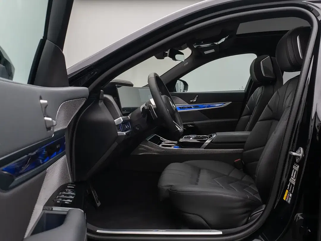 BMW i7 M Sport - Thumbnail 10