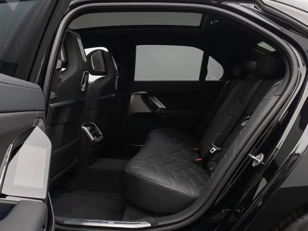 BMW i7 M Sport - Thumbnail 13