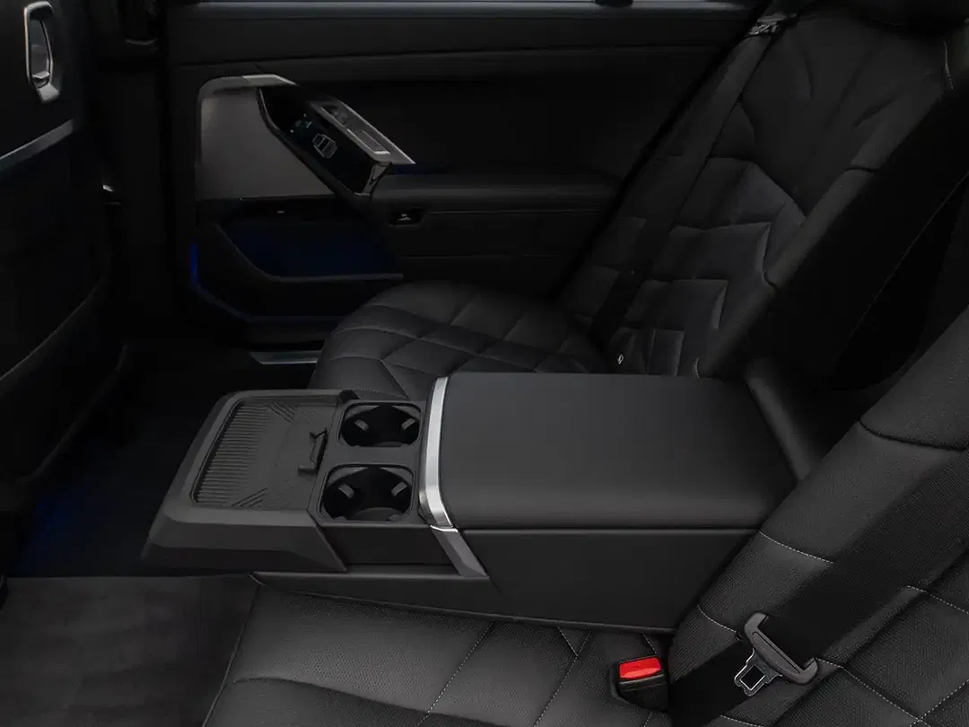 BMW i7 M Sport - Thumbnail 14