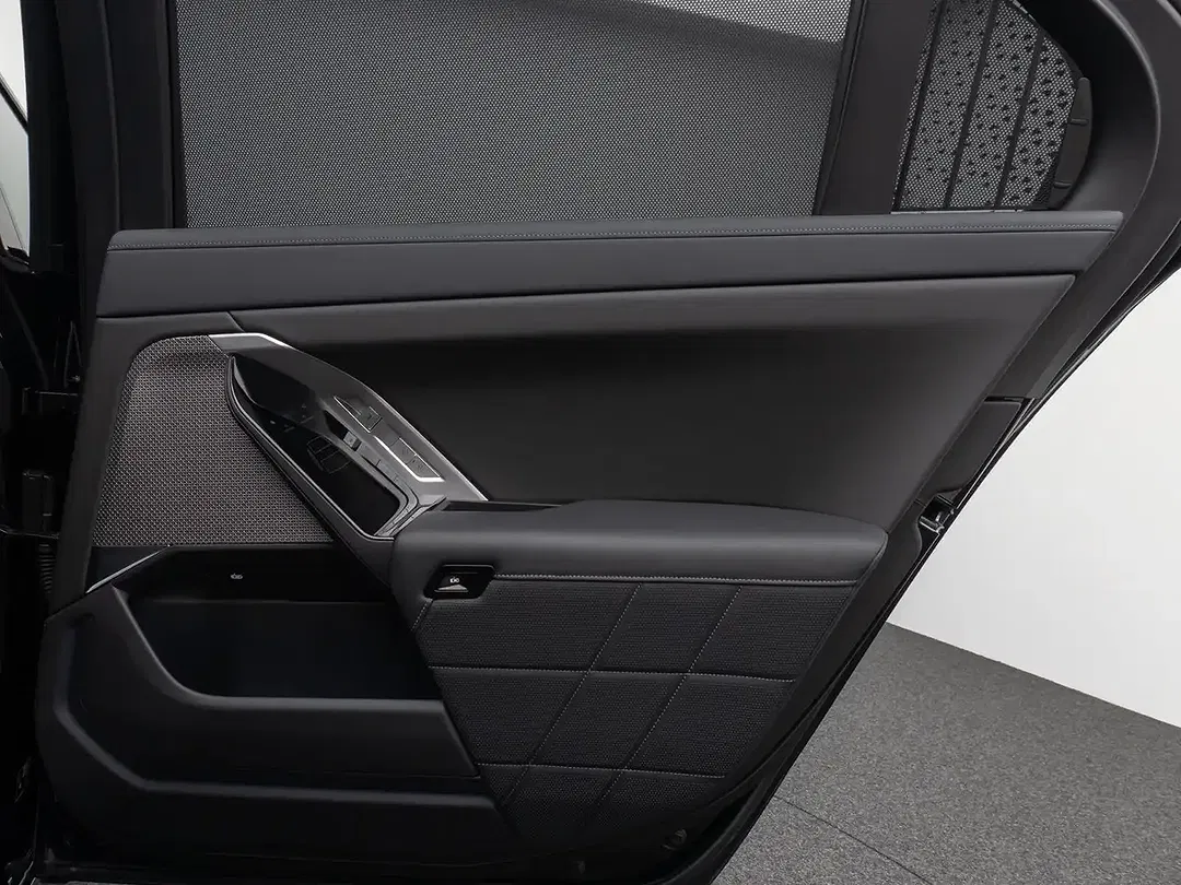 BMW i7 M Sport - Thumbnail 17