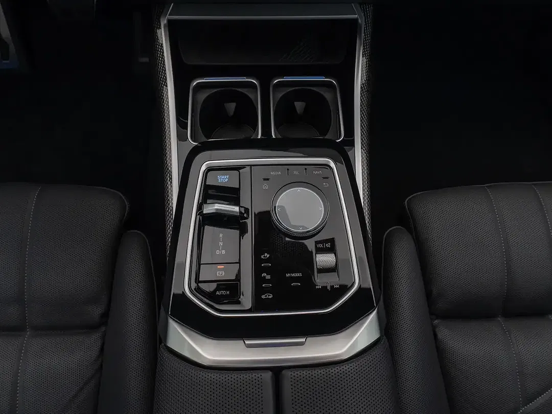 BMW i7 M Sport - Thumbnail 21