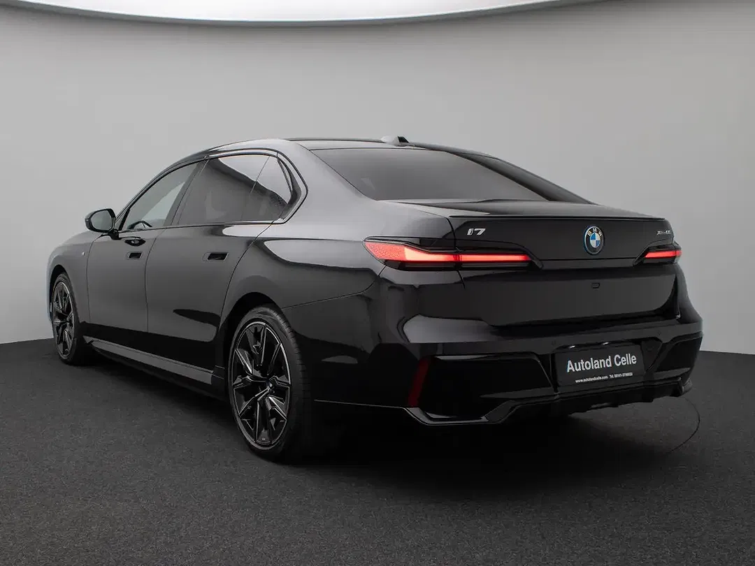 BMW i7 M Sport - Thumbnail 5