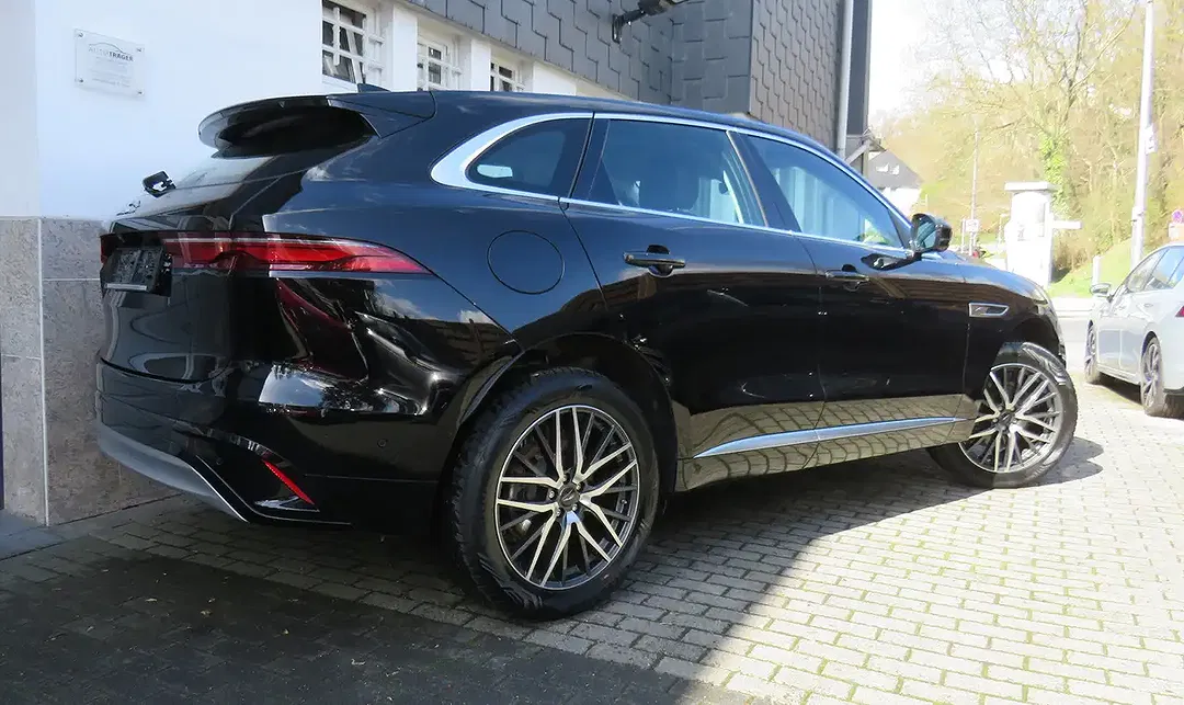 Jaguar F-Pace P250 4x4 - Thumbnail 4