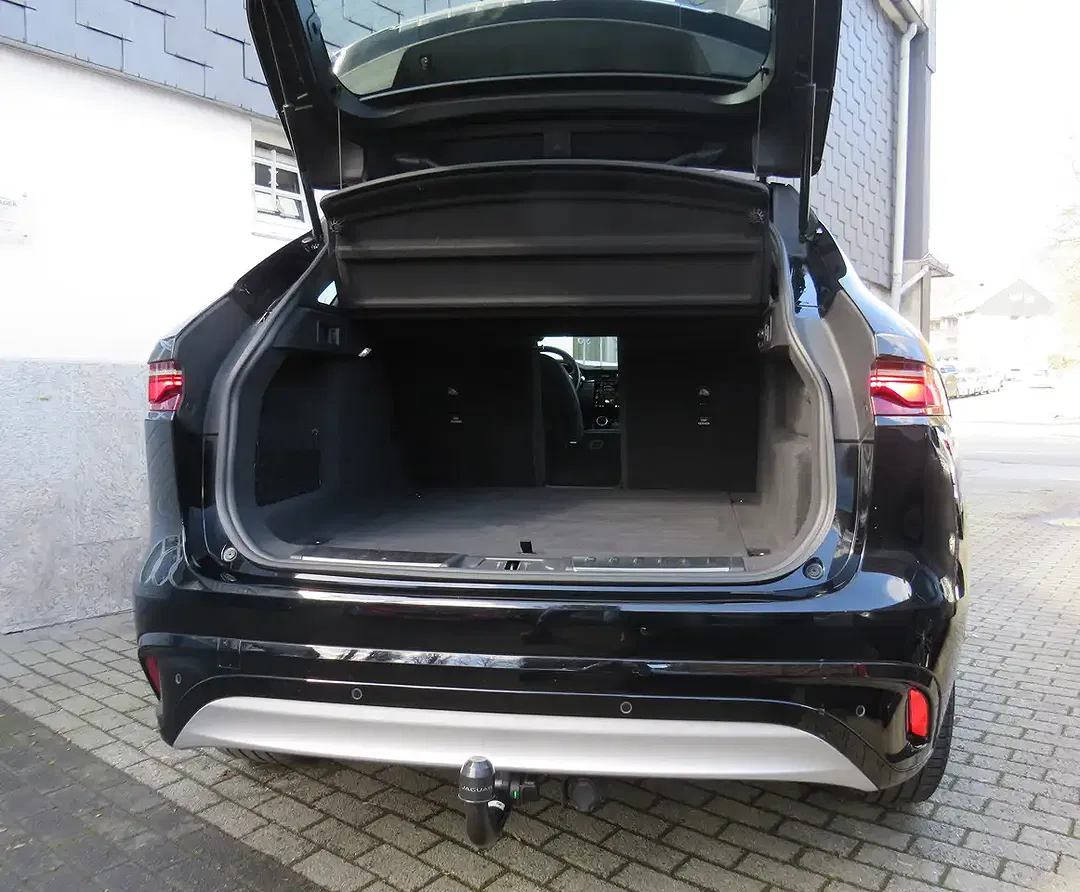 Jaguar F-Pace P250 4x4 - Thumbnail 9