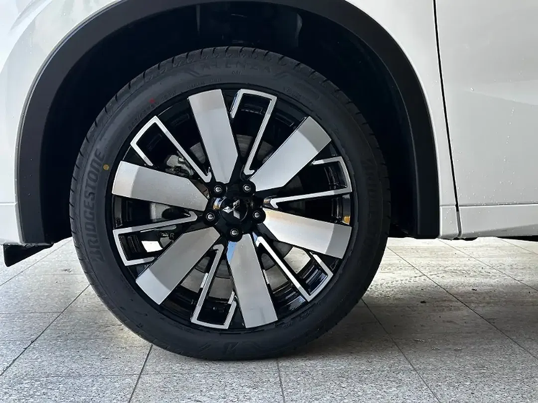 Mitsubishi Outlander 2.4 PHEV Top - Thumbnail 4