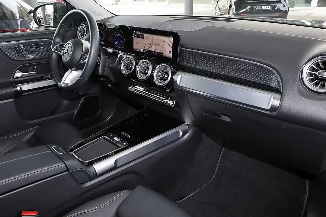 Mercedes-Benz EQB 250 - Thumbnail 11