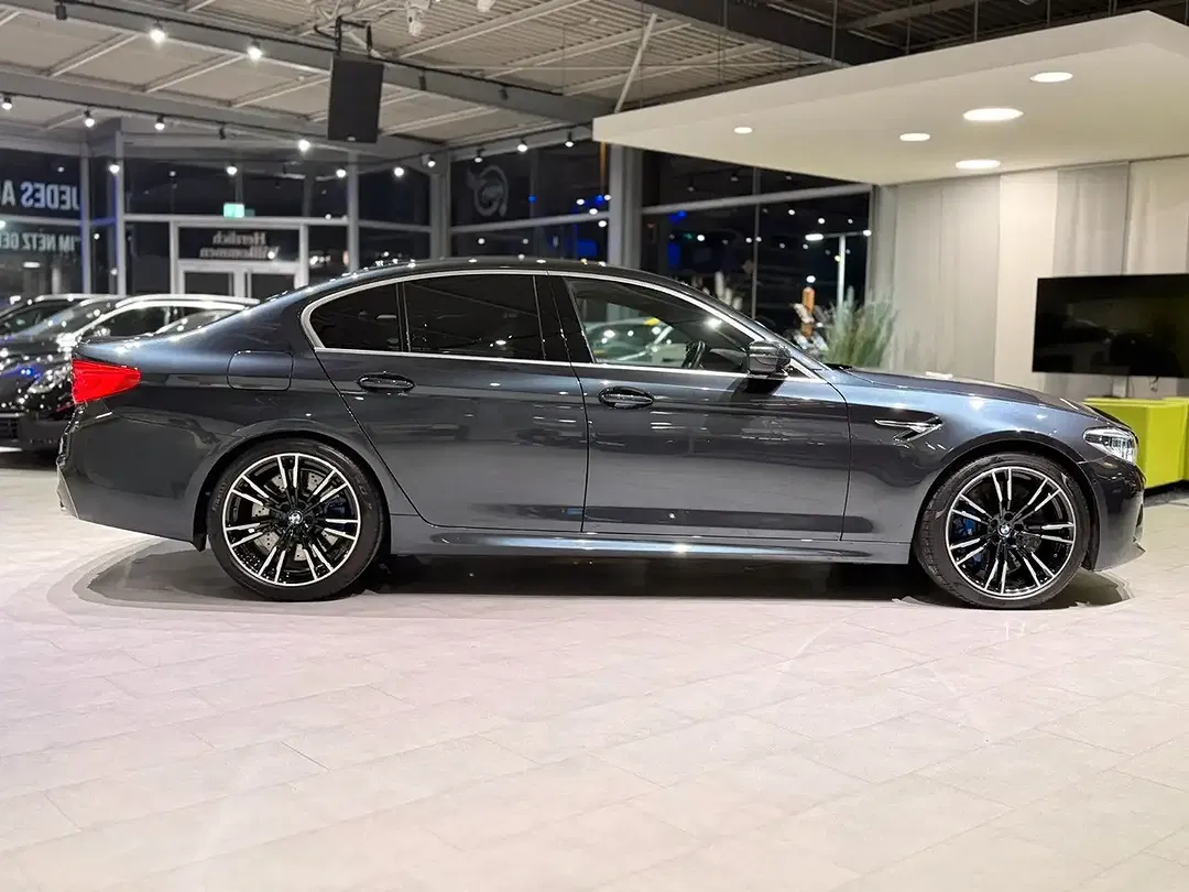 BMW M5 - Thumbnail 4